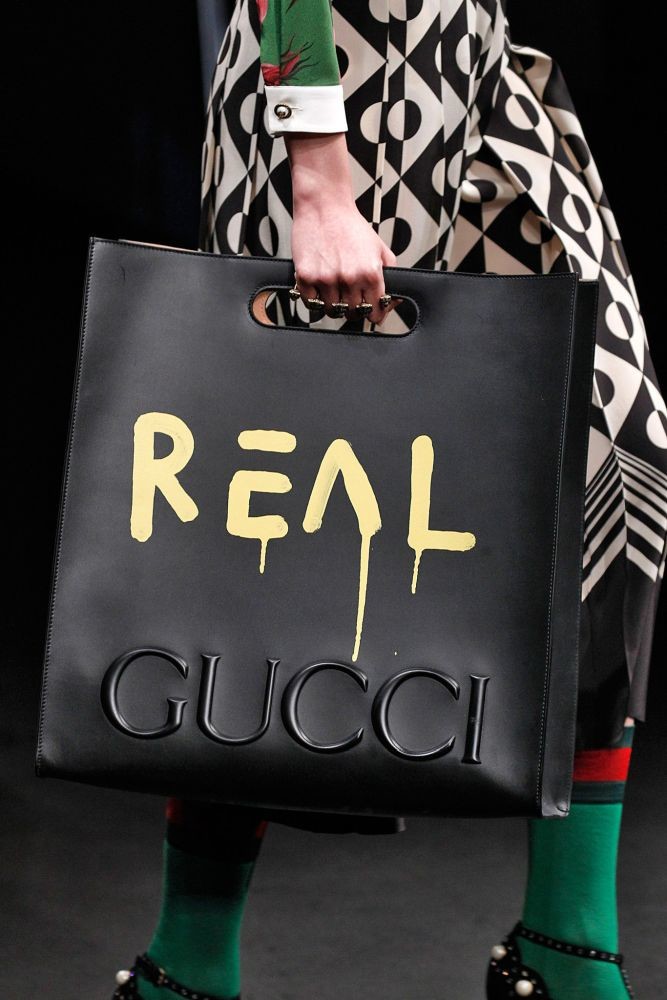 Хозяйственная сумка-пакет Gucci, 2016 Цена: 255 000 рублей люди, маразм, мода