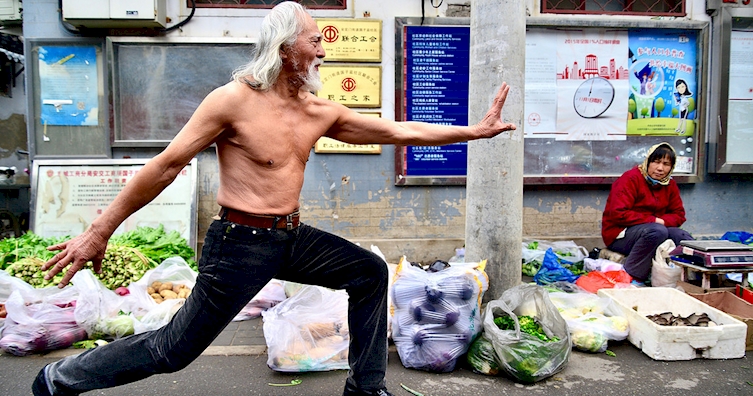 80-летний китайский дедушка поразил всех тем, как вышел на подиум Ван Дэшунь, актер, дедушка, китай, модель, подиум