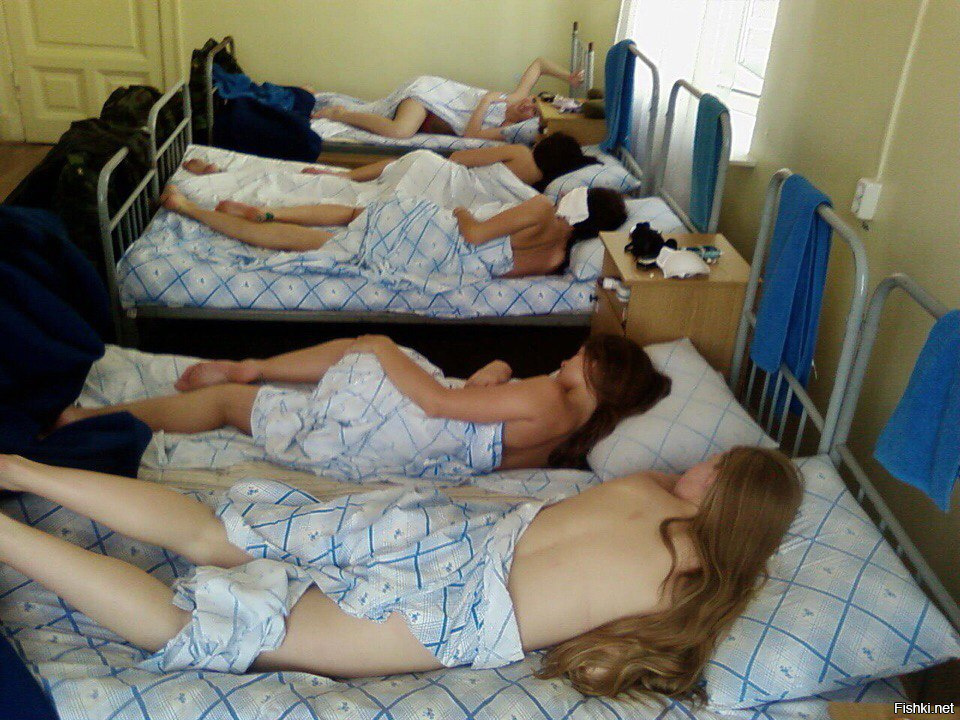 Групповой перепихон друзей в небольшой квартире 688485 Групповой перепихон друзей в небольшой квартире 688484
