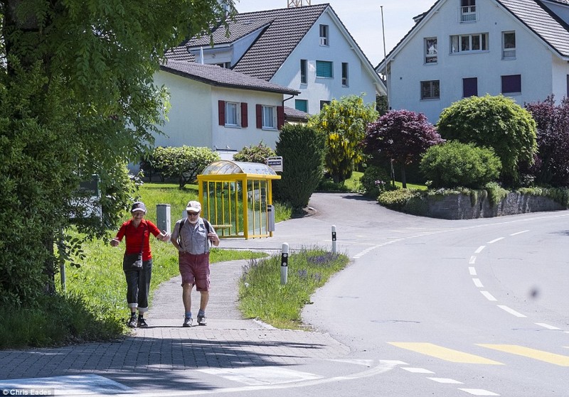 Швейцарские богачи предпочли заплатить огромный штраф, но не пустить к себе мигрантов беженцы, протест, референдум, швейцария