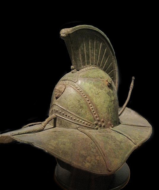 Римский бронзовый шлем гладиатора с изображением героя Геракла на фронте и поверженного льва военные, искусство, маски, рыцари, шлемы