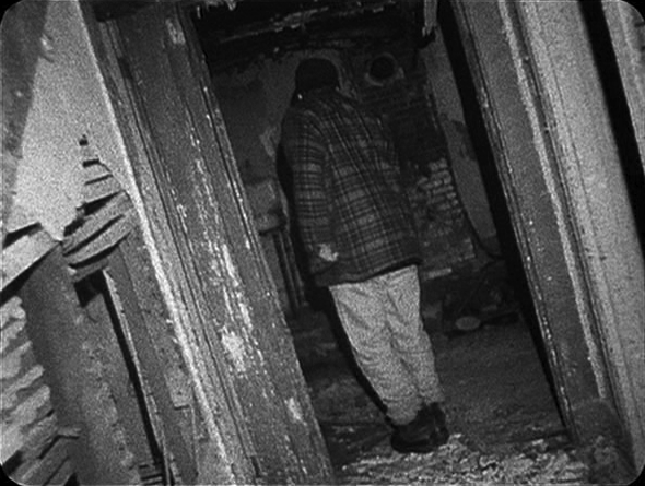 15 самых пугающих домов в фильмах ужасов (16 фото)