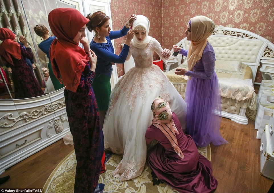 Без родных и танцев: как проходит свадьба для чеченской невесты невеста, свадьба, чечня