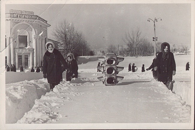 Последствия сильнейшего снегопада на Сахалине. 1960 год историческое фото, история
