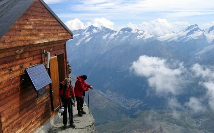 Лачуга на горе в Швейцарии    дома, недвижимость