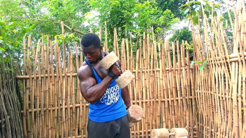 Монстры из Африки: отсутствие спортзала - не оправдание бодибилдер, качок, мышцы, спорт, тренировки
