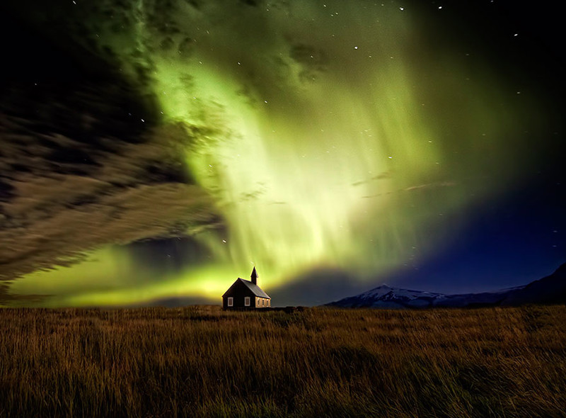 6. Северное сияние у церкви виды, исландия, красота, фото
