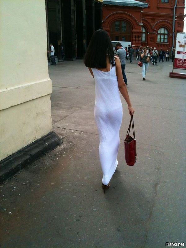 Девушка одела прозрачное белое платье фото