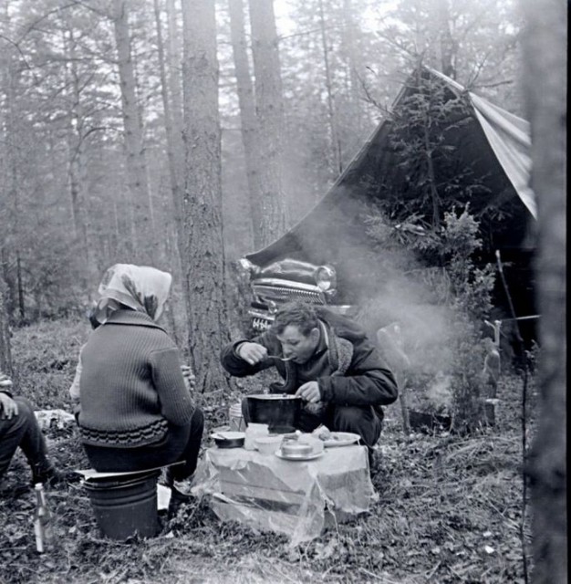  Юрий Гагарин во время пикника в лесу Часное, знамениточти, фото