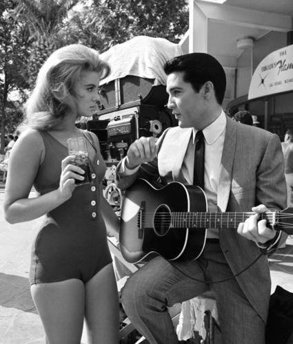 Элвис Пресли (Elvis Presley) и Энн Маргрет (Ann Margret)  интересные, очень, фото