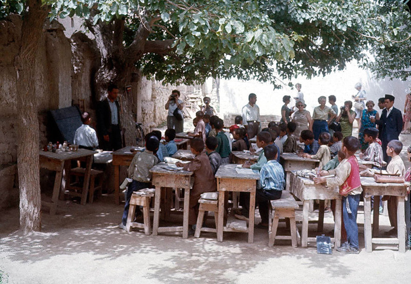 5. Школа под деревьями  афганистан, ретро, фотография
