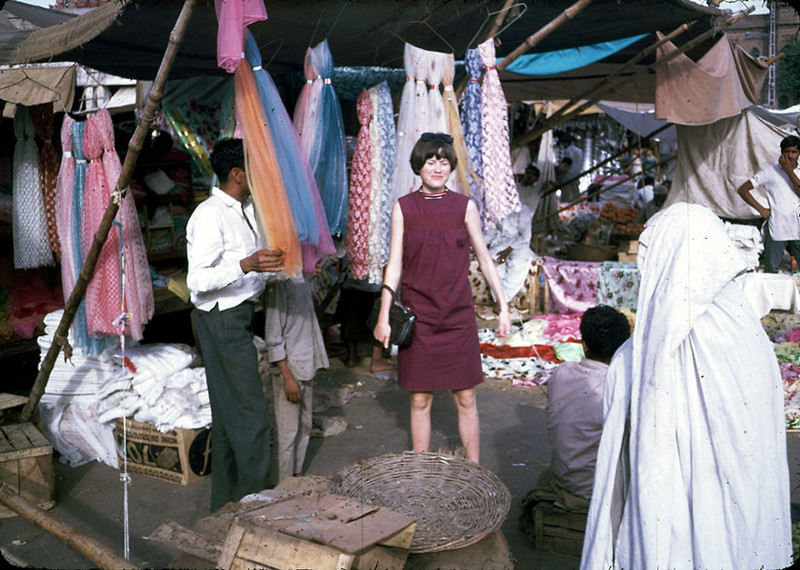 14. Покупка шарфов  афганистан, ретро, фотография