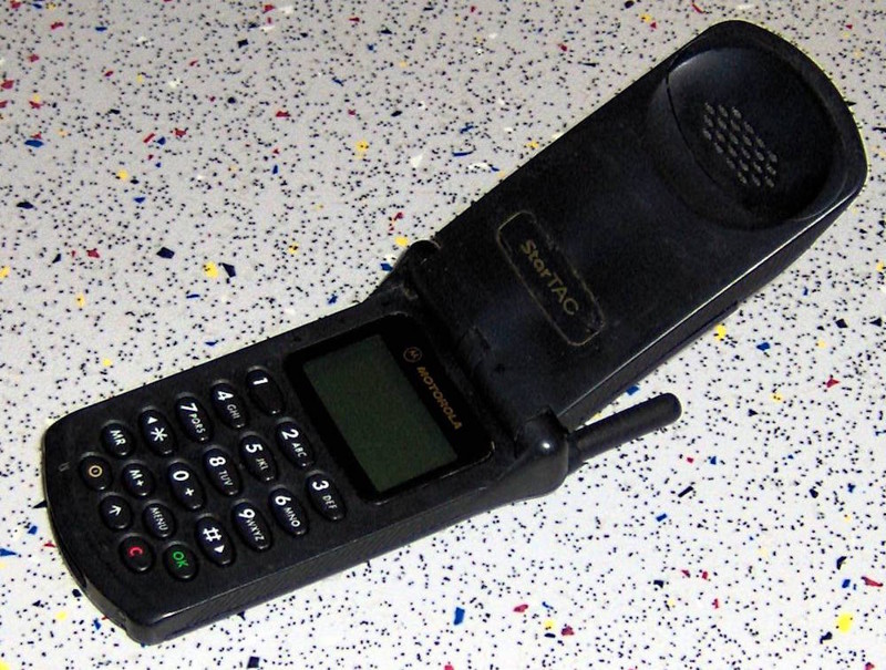 1996 - Motorola StarTAC. мобильные телефоны, технологии