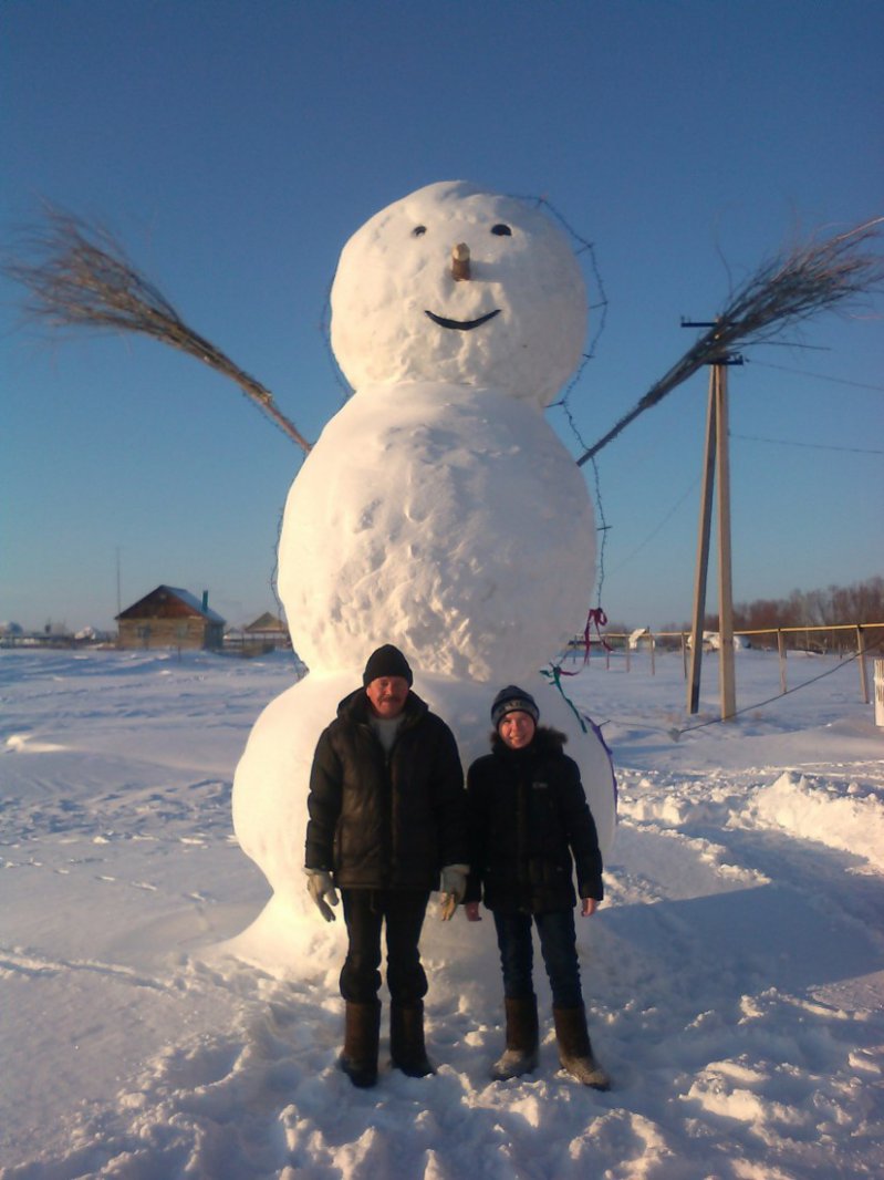 Огромный снеговик  животные, кадр, люди, фото, фотоподборка