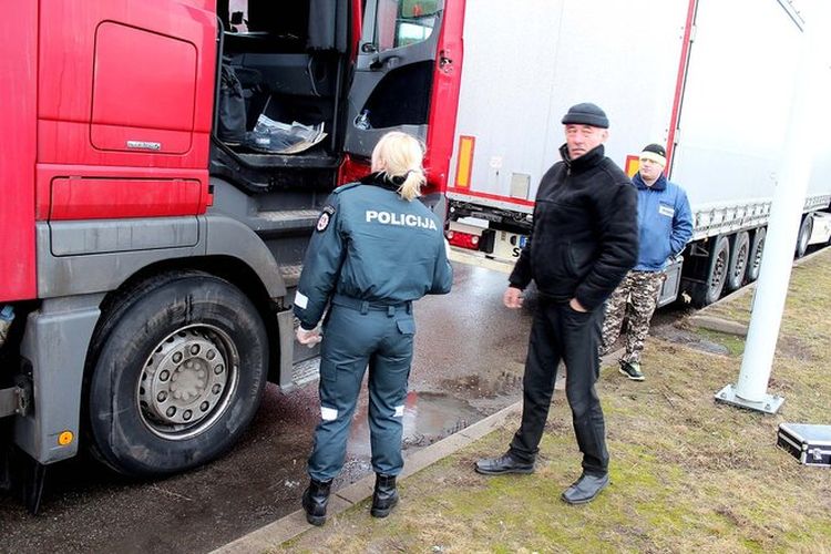 Дальнобойщик из Пскова повесился в Литве Дальнобойщик из Пскова повесился в Литве
