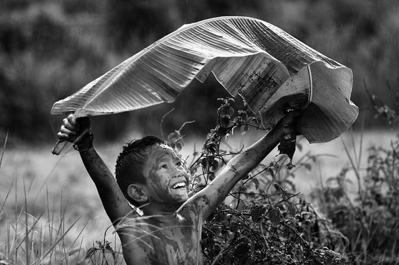 4. Счастье. Фотограф: Chee Keong Lim, Малайзия (3-е место в номинации "Образ жизни", 2 этап) дети, конкурс, фотография, ч/б