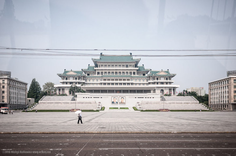 Площадь Ким Ир Сена. Здесь фотографировать разрешается. Тоталитаризм, северная корея, фотографии