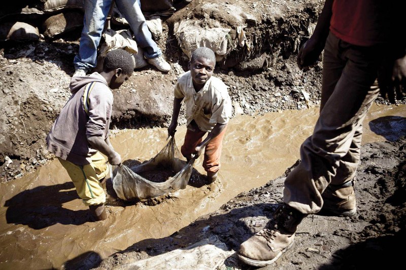 Использование детского труда в Африке в порядке вещей. офис, профессии, работа, юмор