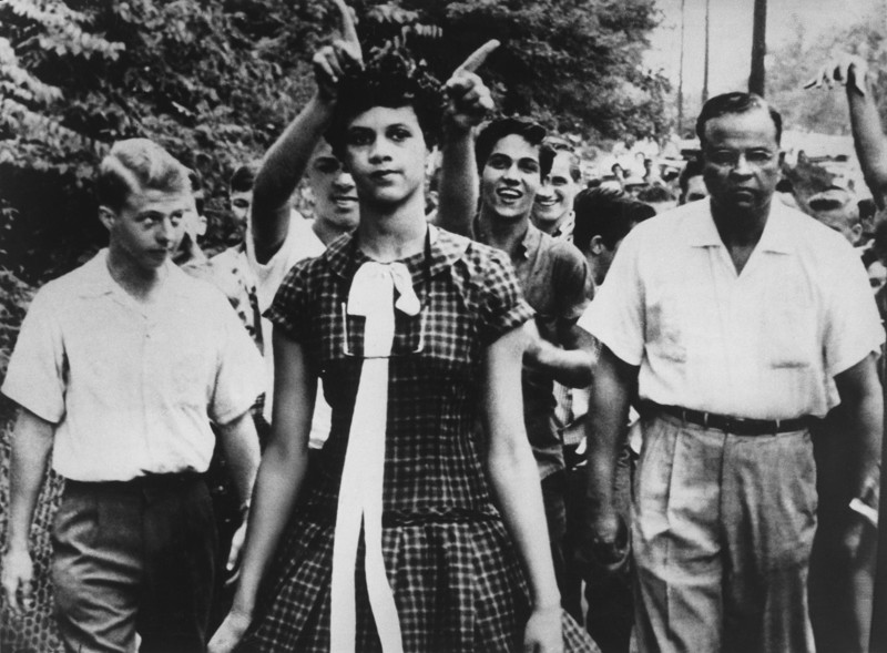 9. Это Дороти Каунтс, первая чернокожая студентка школы для белых исторические фото, история, ужасы, факты