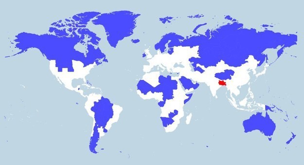 2. Этот красный участок на карте вмещает столько же населения, сколько голубые. Красный участок покрывает Уттар-Прадеш, Бенгалию, Бихар, Джаркханд и Бангладеш. индия, интересное, население, факты