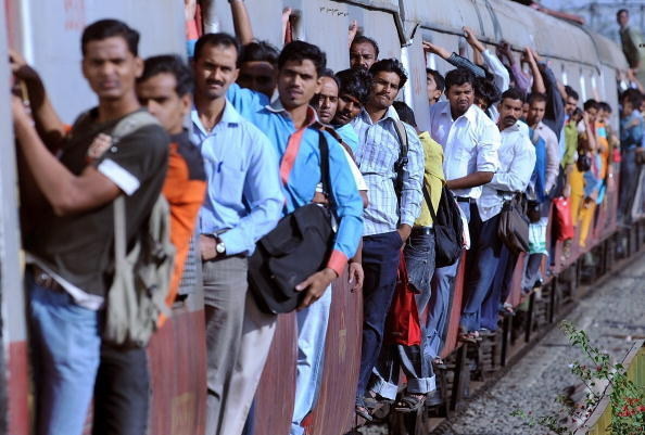 3. Пригородные поезда Мумбаи в день перевозят в среднем 7,58 миллиона пассажиров. Это больше, чем население многих стран, включая Новую Зеландию и Болгарию. индия, интересное, население, факты