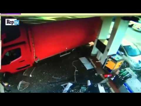 Заехал заправиться Заехал заправиться