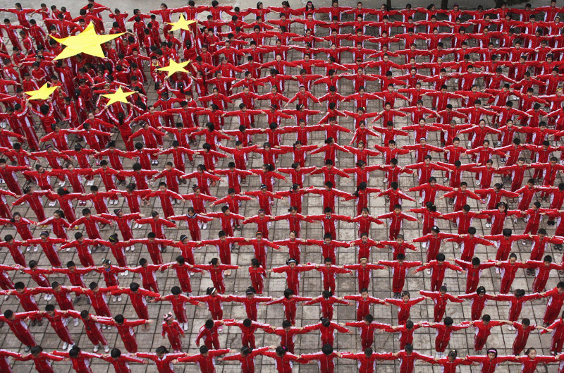 4. Упражнения в начальной школе по формированию живого национального флага, провинция Цзянси, 22 сентября 2009. китай, люди, толпа