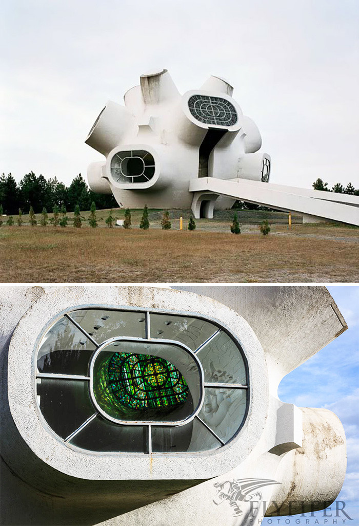 # 35 Илинден, Крушево, Македония архитектурные перлы, космический дизайн, необычные дома