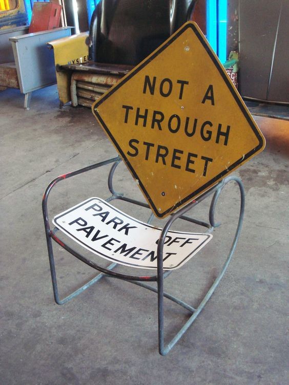 Имеются бесхозные дорожные знаки? Отлично, главное  действующие пусть остаются на своих местах дизайн, интересное, креатив, старые вещи