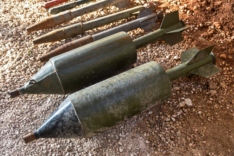 Собранные самодельные боеприпасы террористов, которые готовят к подрыву алеппо, разминирование, саперы, сирия