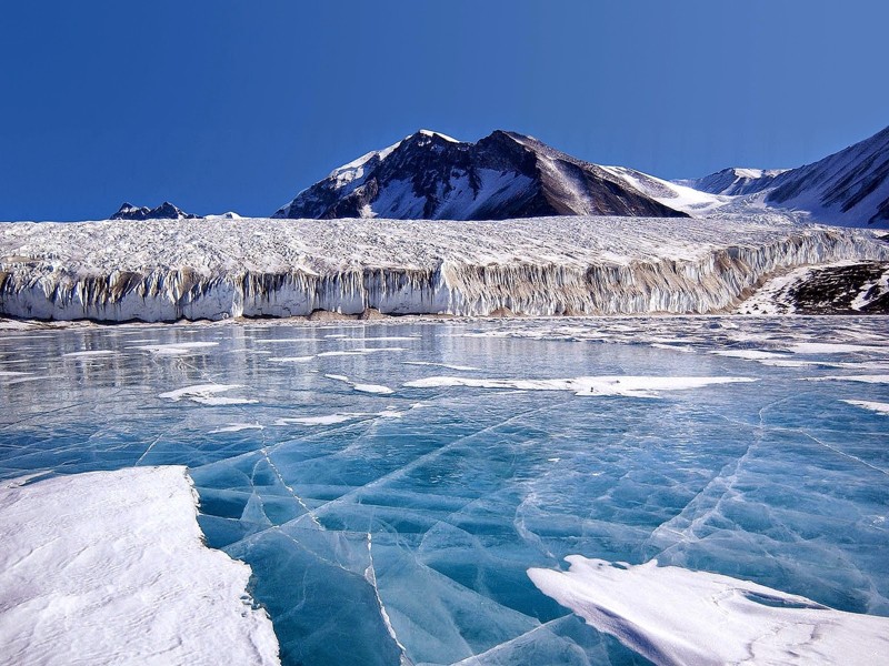 Антарктида содержит 70% от запасов всей пресной воды на планете, но при этом является самым сухим местом на Земле антарктида, интересное, интересные факты, факты