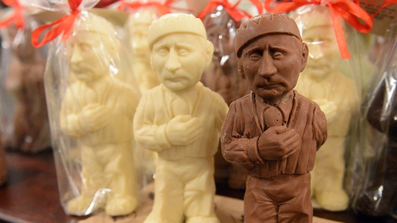 Многие шоколадные фабрики стали изготавливать фигурки в виде Владимира Владимировича. патриотизм, путин, символика, фанатизм