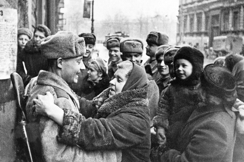 День снятия блокады Ленинграда наступил 27 января 1944 года, когда удалось полностью сломить сопротивление фашистов и сломать кольцо 1944, Блокада Ленинграда, Великая Отечественная Война, подвиг