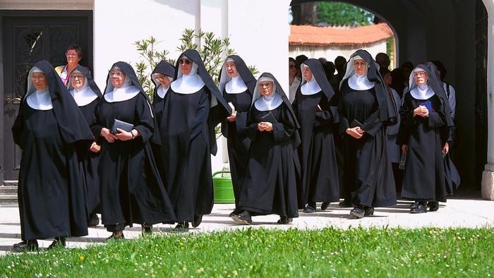 В Милане 9 монашек забеременели от понаехавших