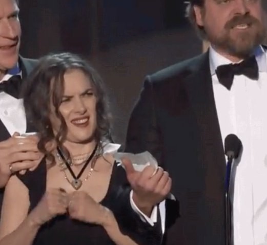 Все эмоции за минуту: лицо актрисы Вайноны Райдер затмило всех на вручении премии Гильдии киноактёров США