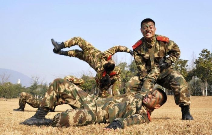 http://cdn.fishki.net/upload/post/2017/02/21/2224227/1-1475001376-chinese-soldiers-29.jpg