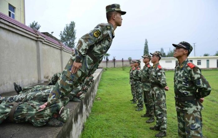 http://cdn.fishki.net/upload/post/2017/02/21/2224227/1-1475001398-chinese-soldiers-22.jpg