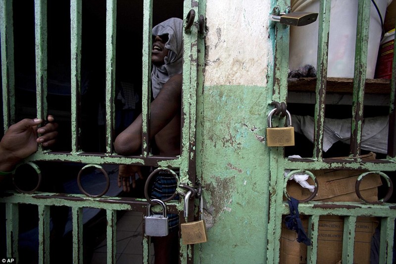 «Если не умрете в этом аду, то сойдете с ума»: внутри гаитянской тюрьмы Тюрьма, гаити, люди