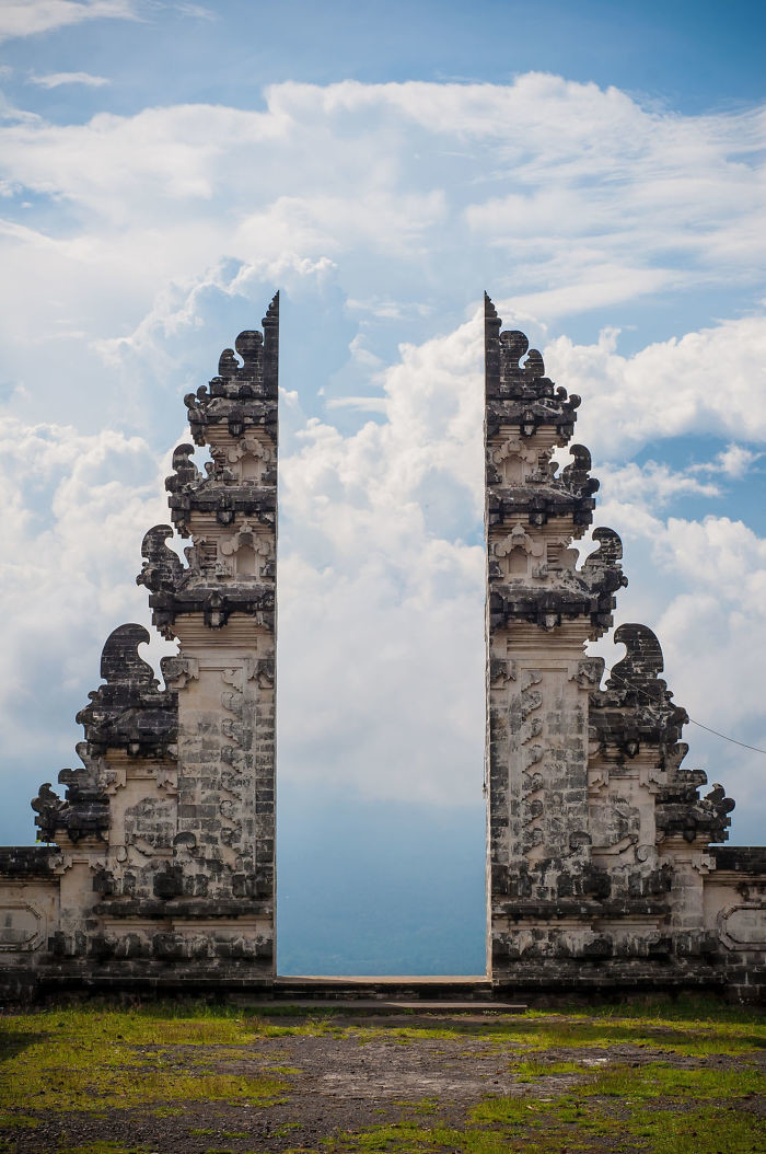 Ворота к небу в храме на Бали искусство, мастерство, фото