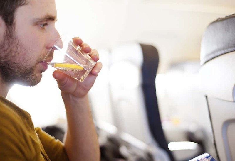 7. Питьевую воду (если она не в бутылках) пить нельзя авиация, пилоты, признания, самолет