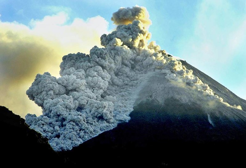 Мерапи, высота 2 930 м, Индонезия вулканы, действующие вулканы
