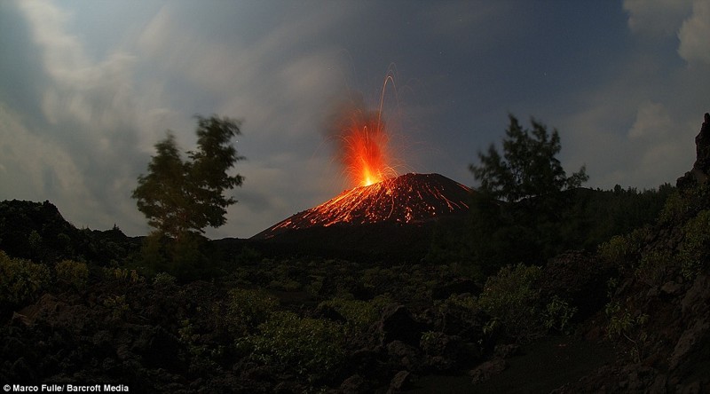 Кракатау, высота 813 м, Индонезия вулканы, действующие вулканы