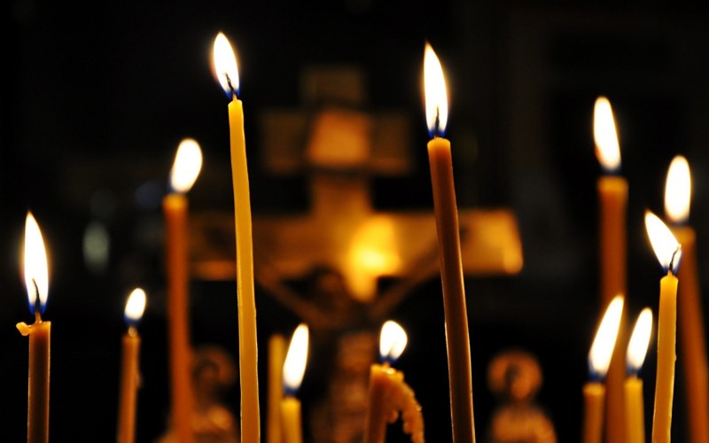 Вот почему нельзя в церкви поджигать свою свечу от рядом стоящей истории, нужно знать, свечи, церковь