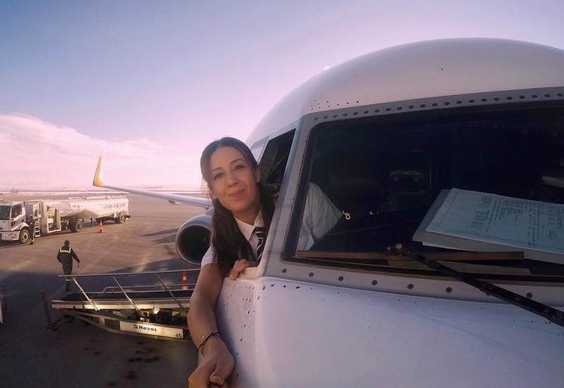 Девушка летает на Boeing 737, работая на турецких авиалиниях Pegasus Airlines Instagram, девушка, небо, пилот, самолет