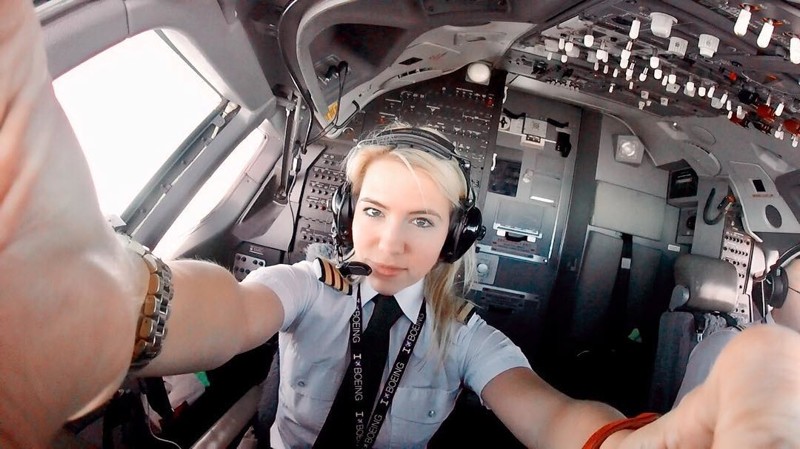 В своем микроблоге она выкладывает цитаты, вдохновившие ее на то, чтобы стать пилотом Instagram, девушка, небо, пилот, самолет