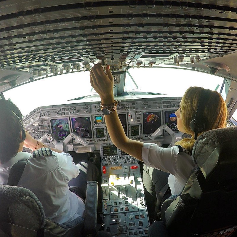 5 женщин-пилотов, покоривших небо и Instagram Instagram, девушка, небо, пилот, самолет