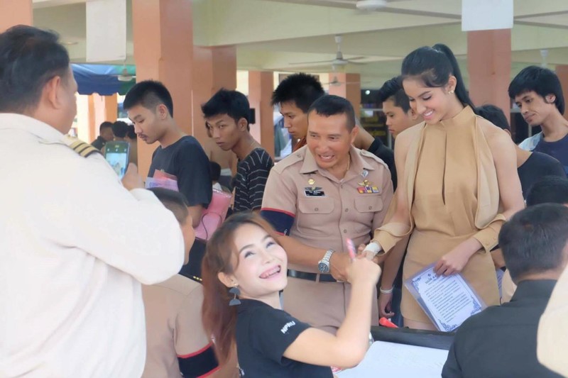 В армии Таиланда начался весенний призыв девушки, таиланд, факты