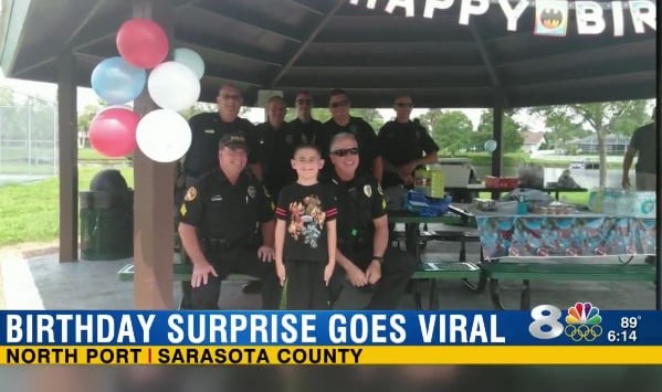 Полицейские навестили в день рождения мальчика с аутизмом, к которому никто не пришел на праздник доброта, люди, мило, фото