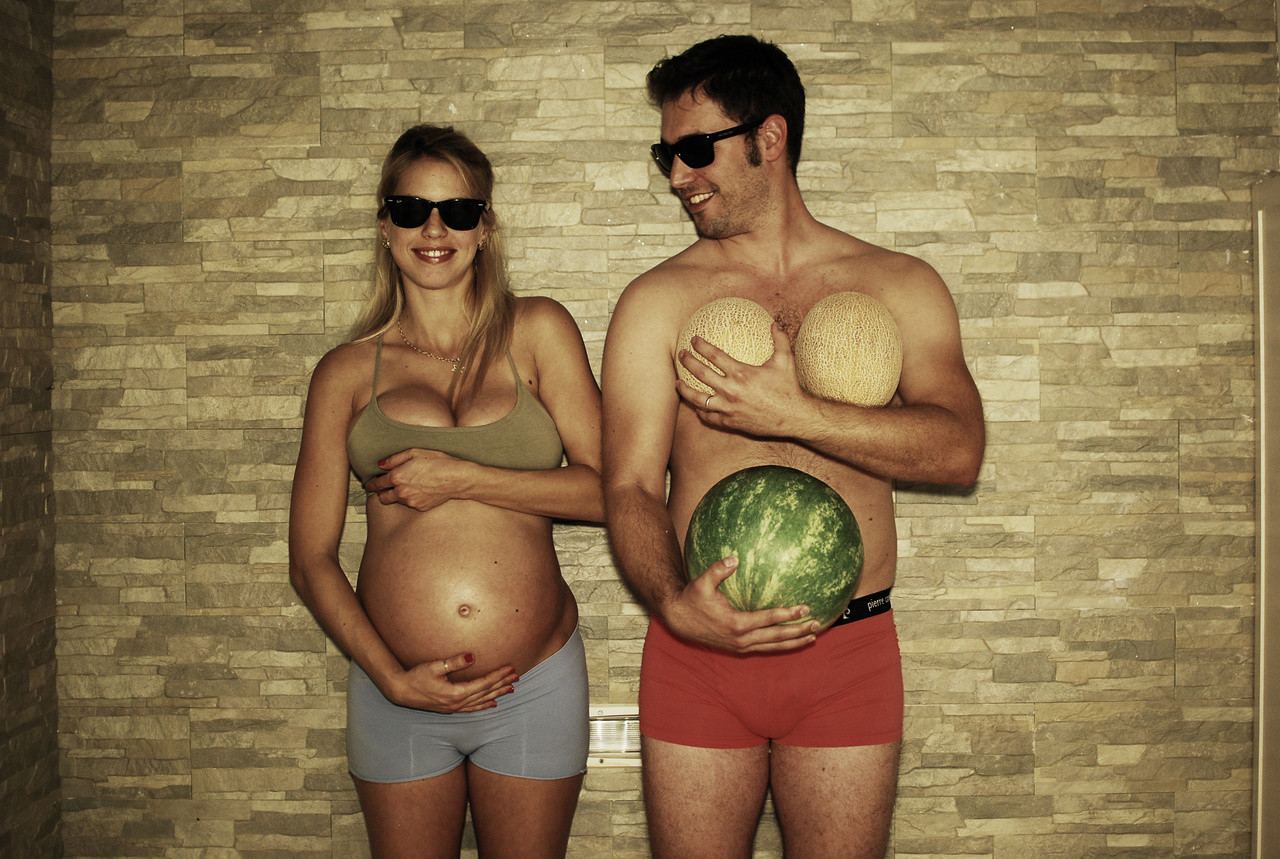 Беременная жена стоит с мужем голой фото
