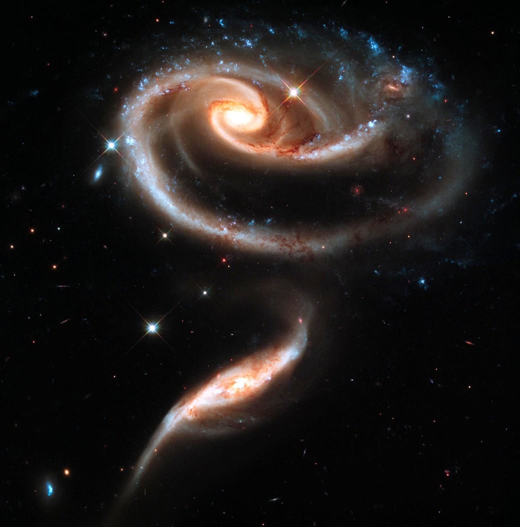 Arp 273 - группа взаимодействующих спиральных галактик (UGC 1810 и  UGC 1813) в созвездии Андромеды  hubble, космические объекты, космос, хаббл